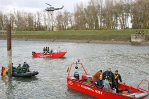 Bild_3_Archiv_Bundeswehr_mit_Blaulicht_Org