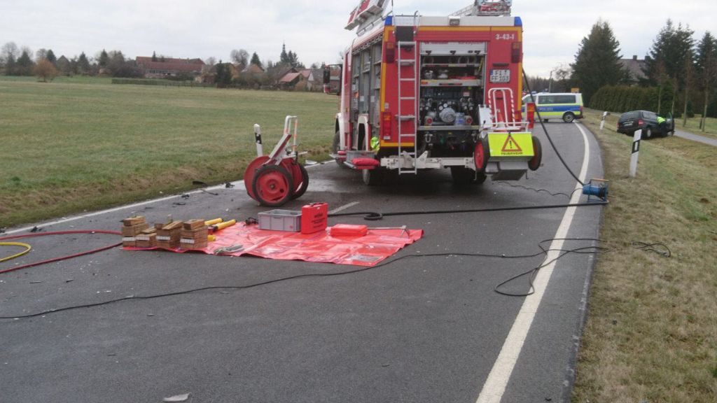 Tödlicher Verkehrsunfall Auf Der B96 Bei Finsterwalde - Blaulichtreport ...