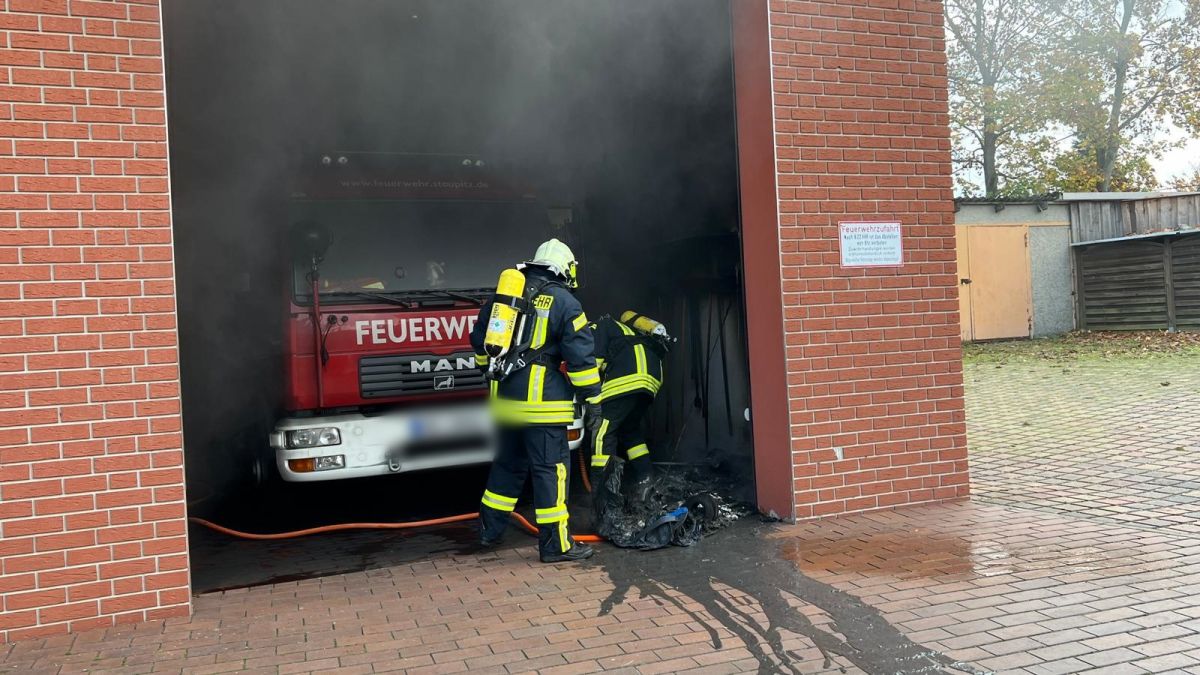 Brandausbruch im Gerätehaus: Feuerwehr vorerst nicht mehr einsatzbereit