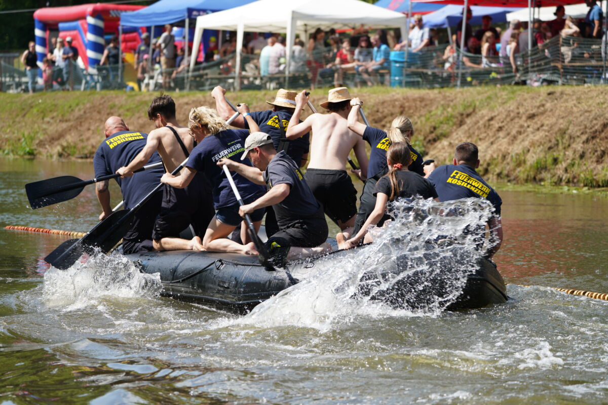 Sportlicher Wettstreit beim 29. Schlauchbootrennen der Feuerwehren