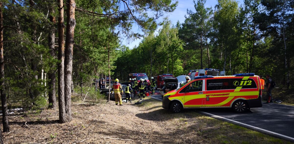 Schwerer Unfall fordert die Einsatzkräfte auf der L60