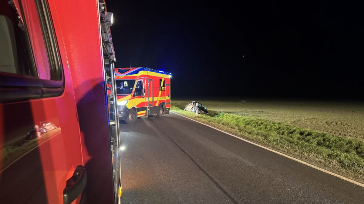 Leichter Verkehrsunfall nachts auf der L702 bei Prießen