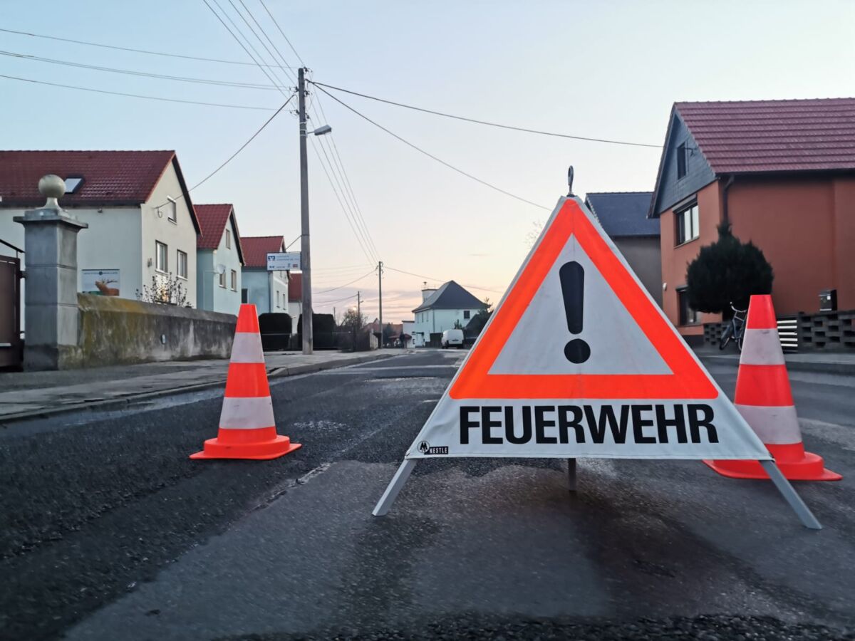 Gasleitung beschädigt- Fahrzeugführer missachtet Absperrung der Feuerwehr