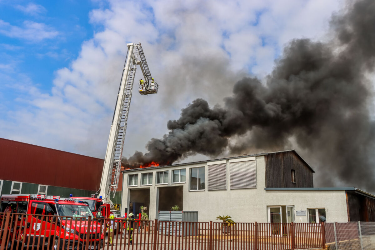 Brand in Werkstatthalle eines Entsorgungsbetriebes