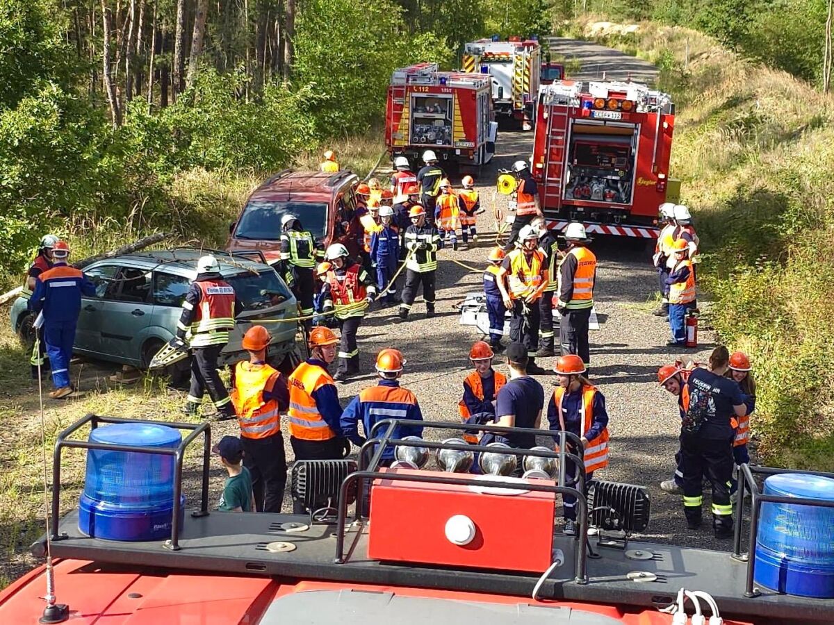 24 Stunden Einsatzbereitschaft – Jugendfeuerwehr probt Berufsfeuerwehr-Alltag