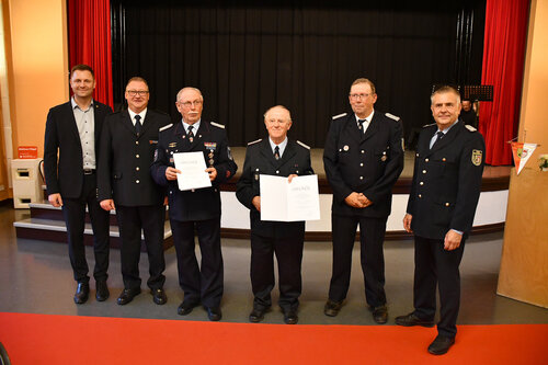 Ein Leben für die Feuerwehr: 68 Kameradinnen und Kameraden für Treue Dienste geehrt